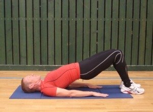 Exercice de gainage couché sur le dos bassin décollé