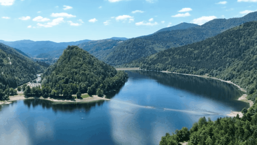 Préparation physique en intersaison autour du lac de Kruth-Wildestein, montré en photo